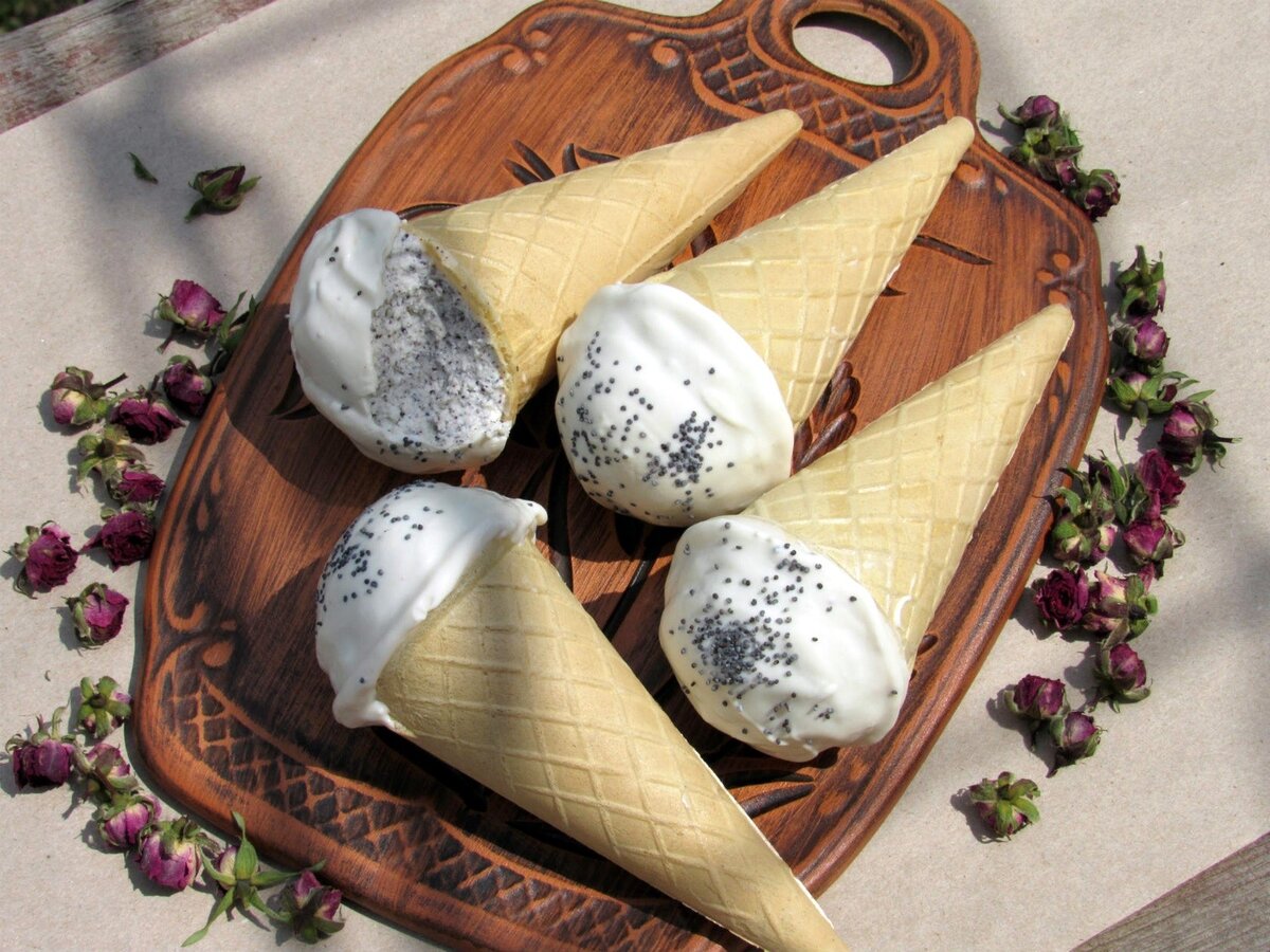 Вафельный конус (рожок) с творожно-маковой начинкой - рецепт с  фото.