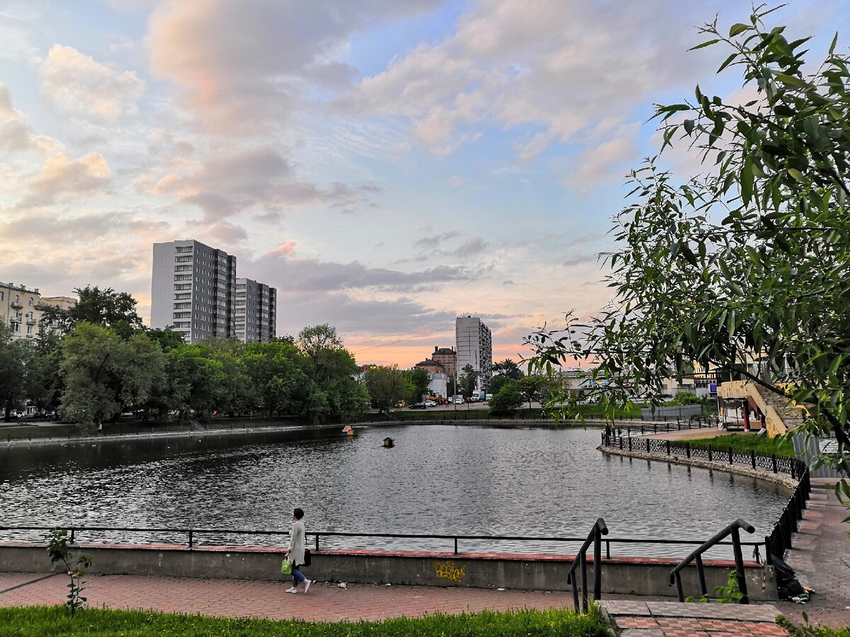 парк метро волжская