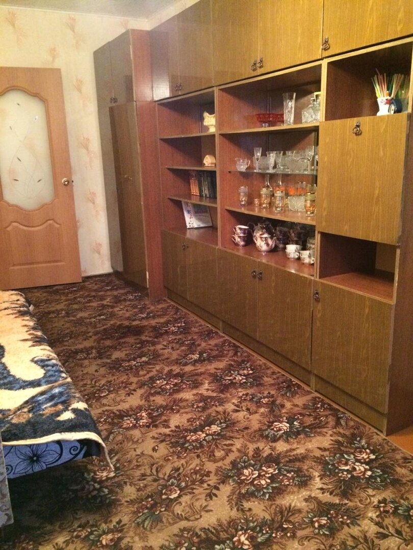  Видите пятно на паласе? Если не приглядываться, сразу и не заметишь