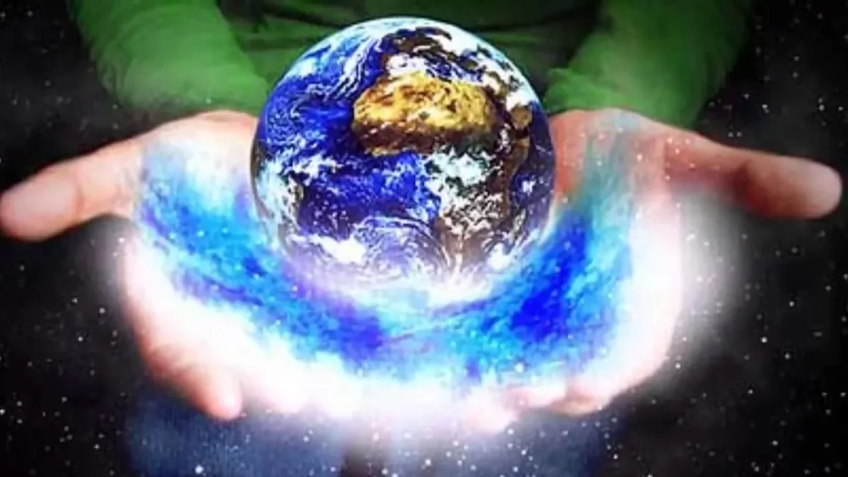 

Ниже представлены несколько интересных вещей, которые вы, возможно, не знали о вашем «другом» любимом занятии ... половом акте. Даже при том, что для оплодотворения яйцеклетки нужен только один сперматозоид, мужчины производят около 300 миллионов сперматозоидов на чайную ложку семени, так что в теории, можно повторно населить Землю до текущего уровня с помощью полстакана (24 чайных ложек) спермы. В зависимости от того, какому источнику информации вы доверяете, сперма обладает 5 - 20 калориями на чайную ложку и примерно таким же содержанием белка, как яичный белок (в случае, если вас это когда-либо интересовало). Сперма может путешествовать со скоростью приблизительно 18 сантиметров в час и может оставаться в живом состоянии в женской репродуктивной системе до 9 дней. Большинство женщин выделают лишь одно яйцо в месяц и, кстати говоря, яйцеклетка на самом деле является единственной отдельной человеческой клеткой, которая видна невооруженным глазом. В свое время, британские шпионы использовали сперму как почти неопределяемые невидимые чернила, но отказались от практики из-за запаха, который исходил от старых документов ...и теперь вы знаете это, даже если вы этого не желали...