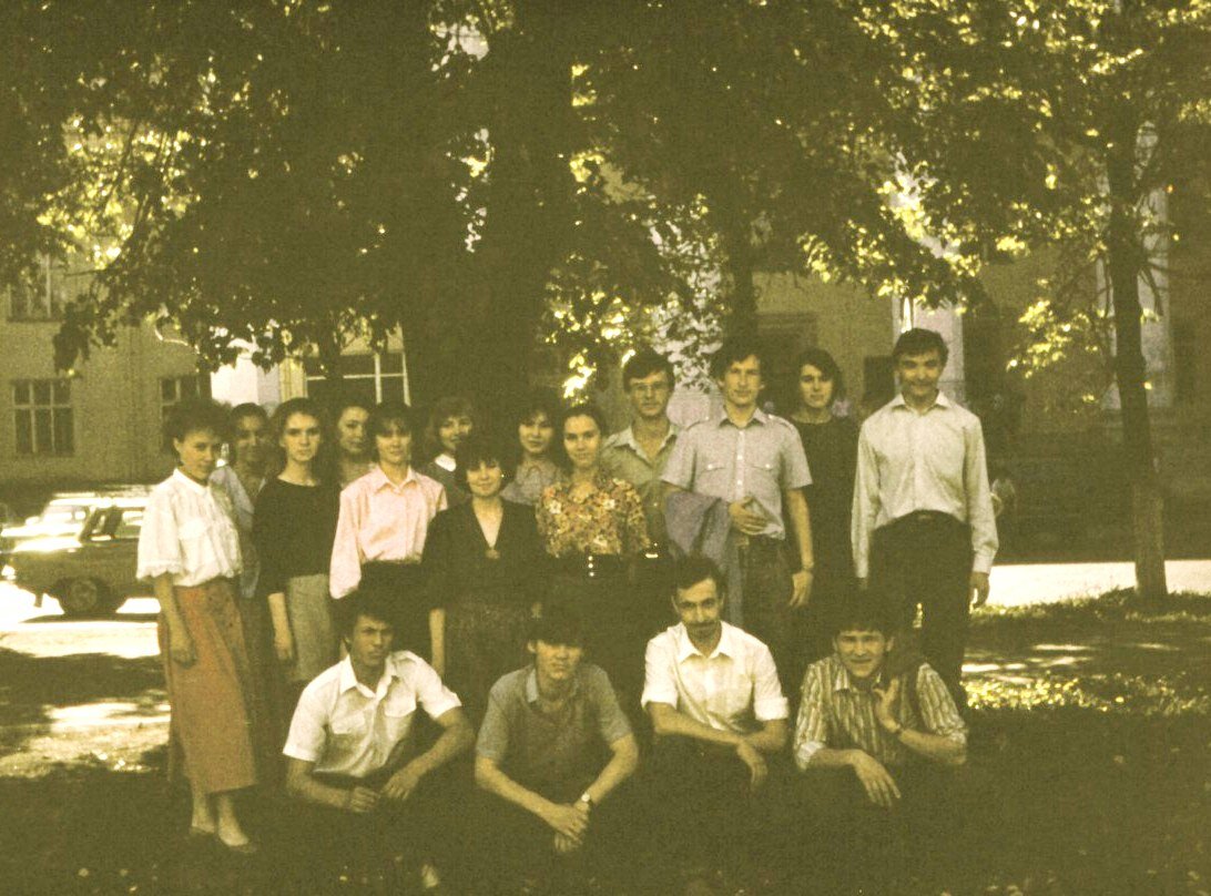 На факультете училось около 100 человек. Наша подгруппа "А". г.Уфа - 1990г.