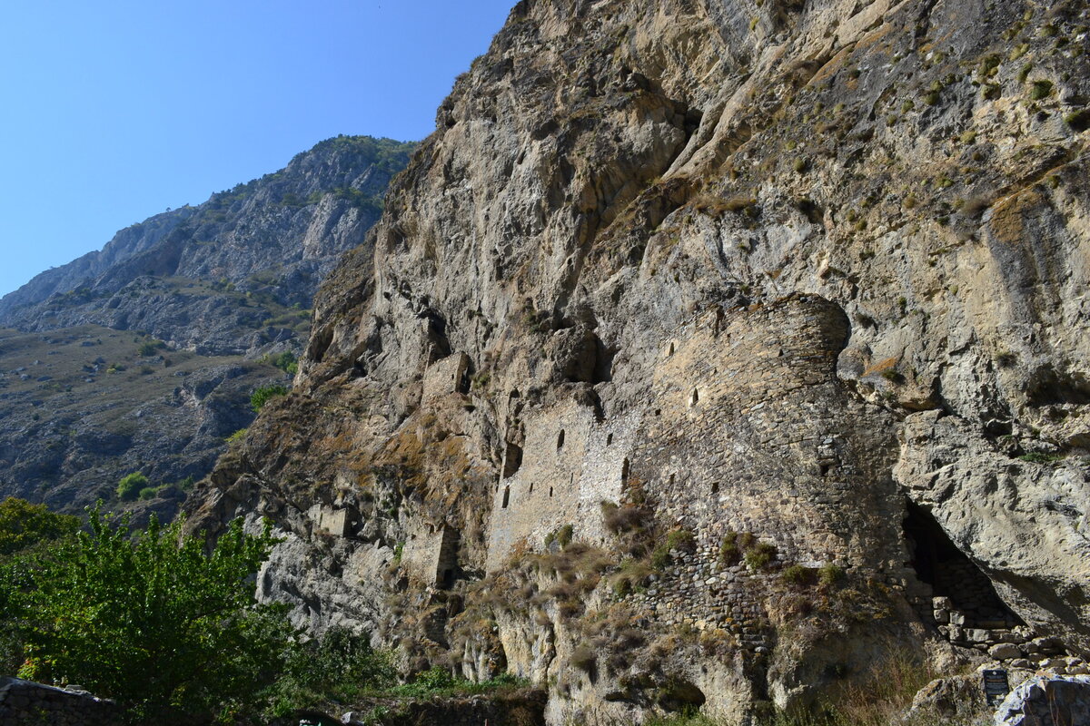 Дзивгисская наскальная крепость