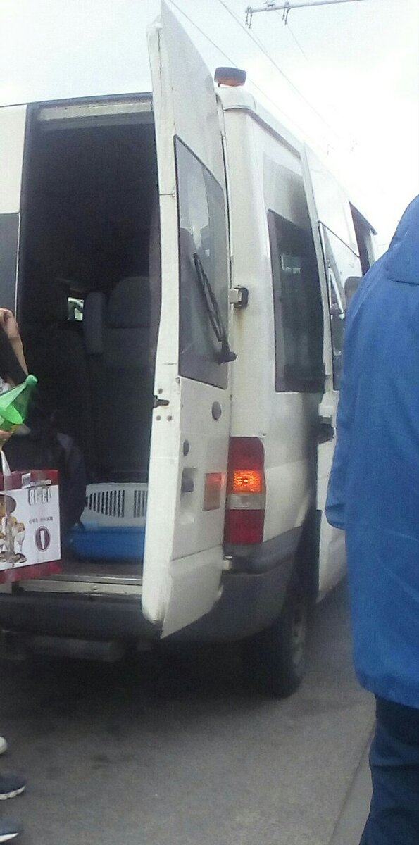 Вот такие маршруточки ездят в том числе и блаблакаром) Крайне неудобный вариант... Еще и цены гнут. 