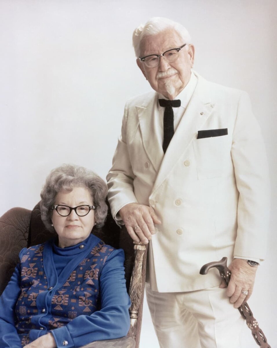 Сандерс и его жена Клавдия Прайс.