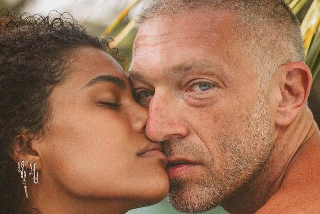 Венсан Кассель со своей супругой Тина Кунаки.  Разница между ними 30 лет.