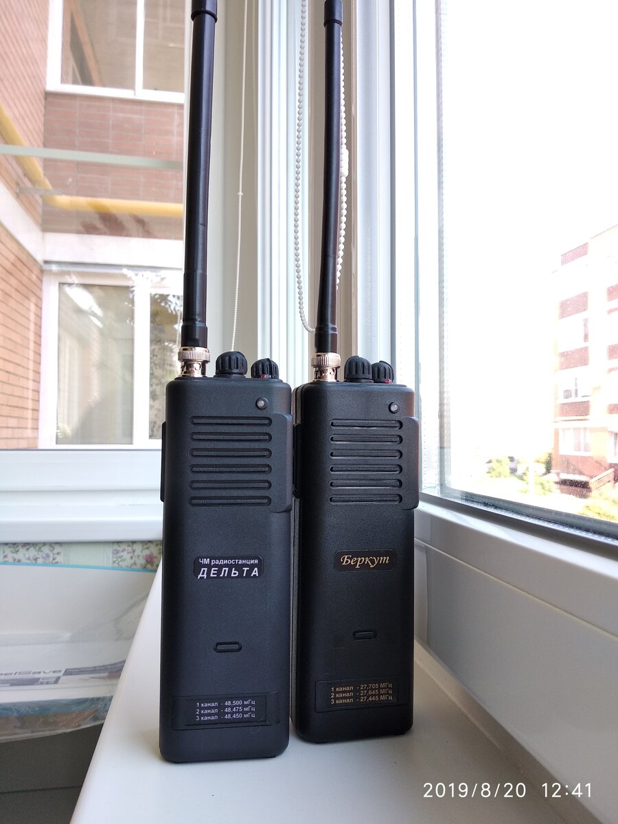 Радиостанции , проверенные ранее в тесте на дальность в условиях плотного леса и перепадов высот. Электрические параметры приёмника и передатчика данных моделей радиостанций одинаковы, рабочие частоты в модели Беркут-803М в диапазоне 27,445 - 27,705 МГц, в модели Дельта-801М - в диапазоне частот 48,450-48,500 МГц). В тесте рации Беркут-803М показали дальность связи на 20-30% более высокую