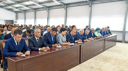  На встрече Шавката Мирзиёева с активом Самаркандской области, по итогам которой было уволено местное начальство. Фото пресс-службы президента Узбекистана