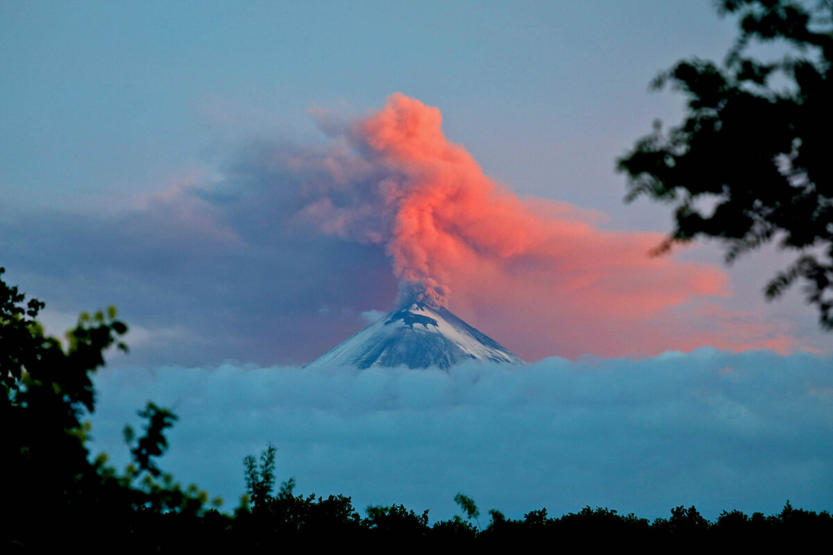 Какой самый крупный вулкан. Мауна-Лоа вулкан. Самый большой вулкан в мире Мауна Лоа. Вулкан Мауна-Лоа на Гавайях. Извержение вулкана Мауна Лоа.