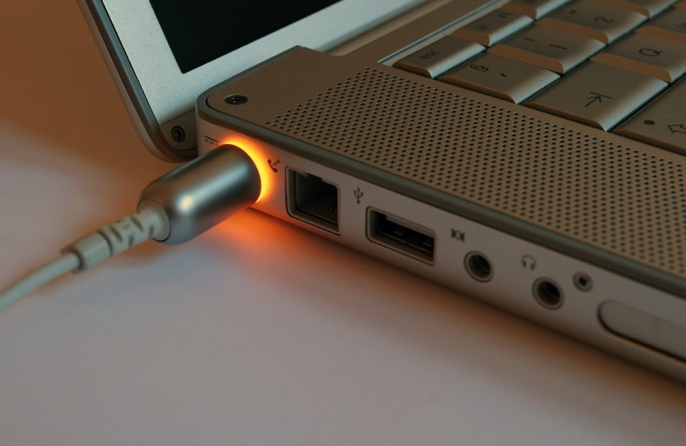 Зачем отключать ноутбук от сети