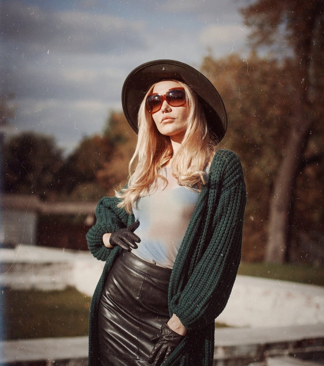 
Хочу????
Тогда мы идём к вам😜

Дальше будет информация шокирующая и на грани фантастики.
⠀
Совершенно все девочки, всегда переживают как будет выглядеть в кадре их грудь и это вполне логично, но даже если все хорошо но нам кажется что как-то не так.. Есть выход😍
⠀
Всё зависит от платья или не платья🔥🔥🔥
Если у нас обычный вырез или корсет, а мы хотим "попышнее", тут всё просто - салфетки, но класть их нужно под углом, там где обычно располагается пуш-ап..
⠀
Но самое интересное это когда грудь видно и по бокам ну или совсем она открыта и беззащитна 😱😈
⠀
И вот тут на помощь приходит скотч-обыкновенный.
Мы его клеим к нашей прекрасной груди, а другой конец чуть выше немного таким образом подтягивая грудь выше и вуаля😍😍😍
⠀
Шикарнейшая, безупречная и великолепная, а главное наша собственная грудь😍
⠀
