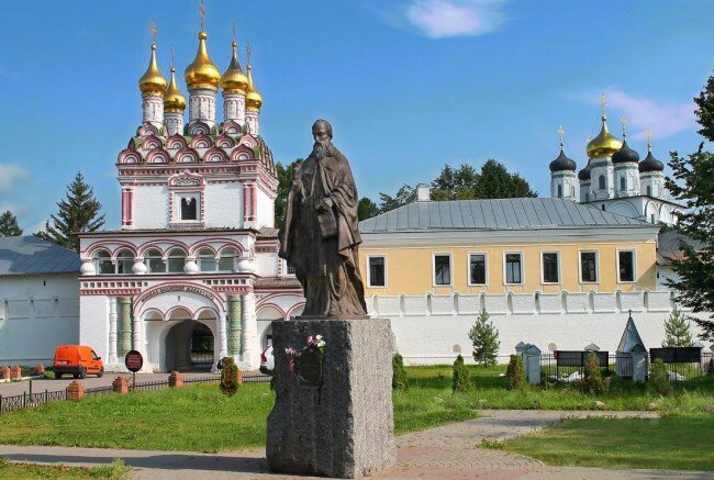 Иосифо-Волокола́мский Успенский монастырь