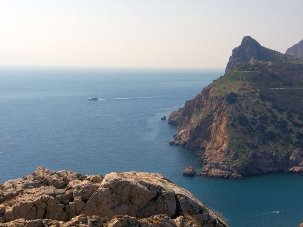 Вид на вход в Балаклавскую бухту. Фото: Кирилл Сомов.