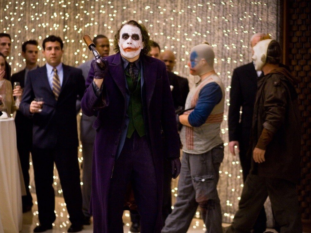 Обычный клоун на детском утреннике