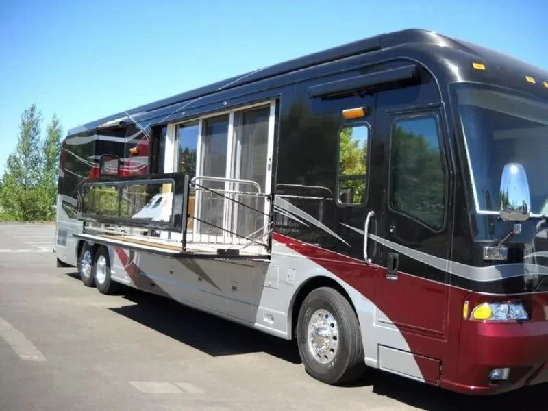 Автобусная дом. Country coach Magna 630. Автодом большой автобус. Monaco Dynasty 45p. Красивый автобус.