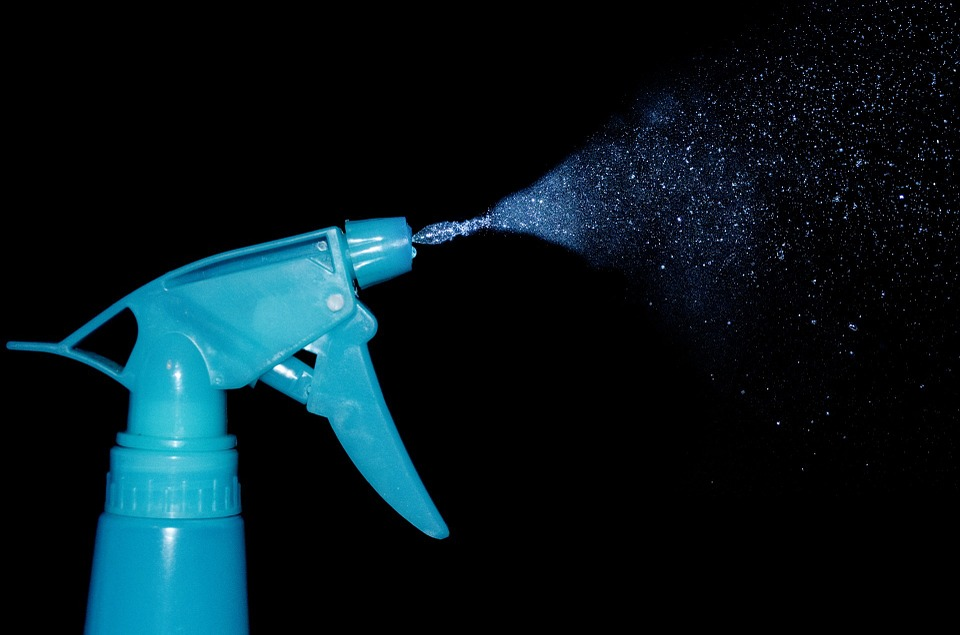 https://pixabay.com/photos/spray-water-mist-cleaner-316524/