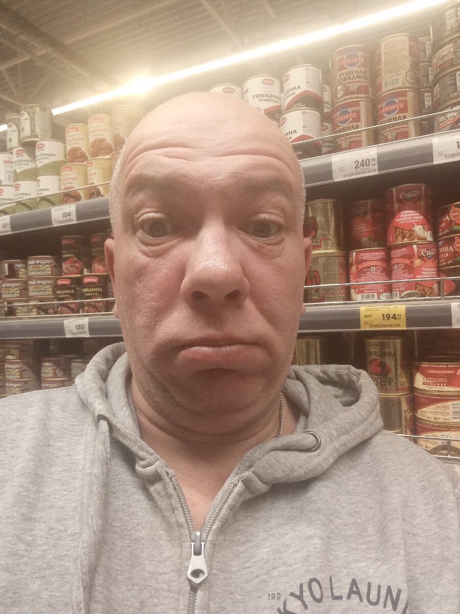 На всякий случай купил еще "приличную" тушёнку за 100 с небольшим