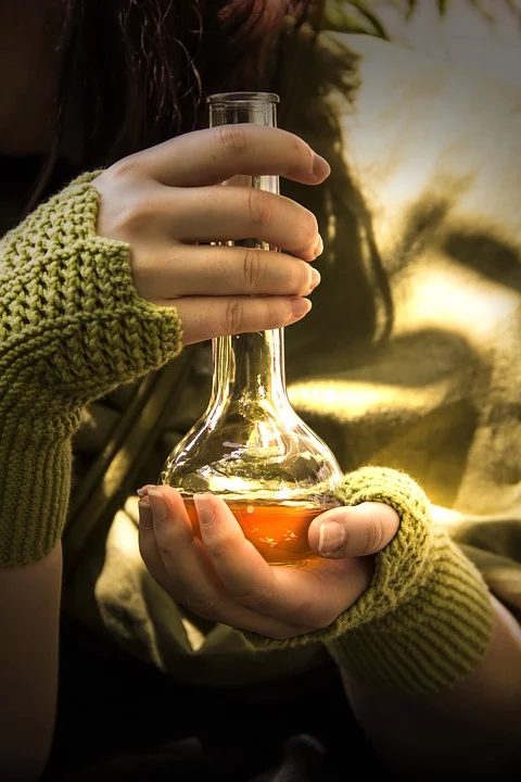https://pixabay.com/photos/potion-magic-alchemy-bottle-piston-3539394/