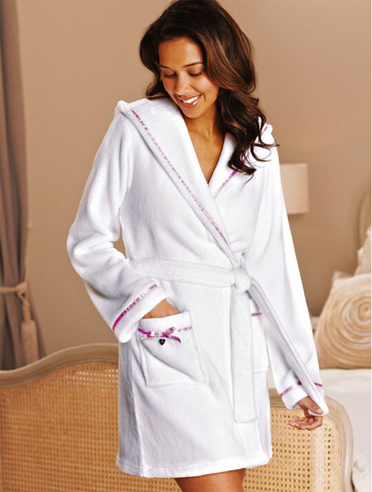 Короткий халат с капюшоном