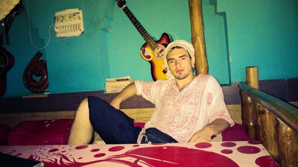 Сижу в кафе. Где очень вкусно кормят