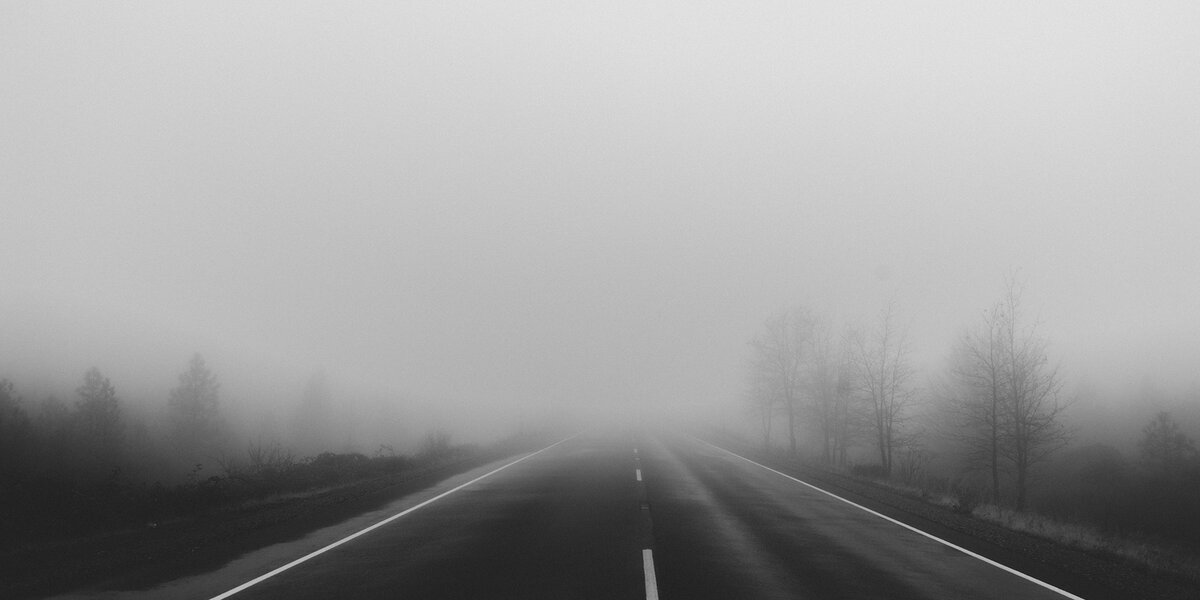 туман на дороге