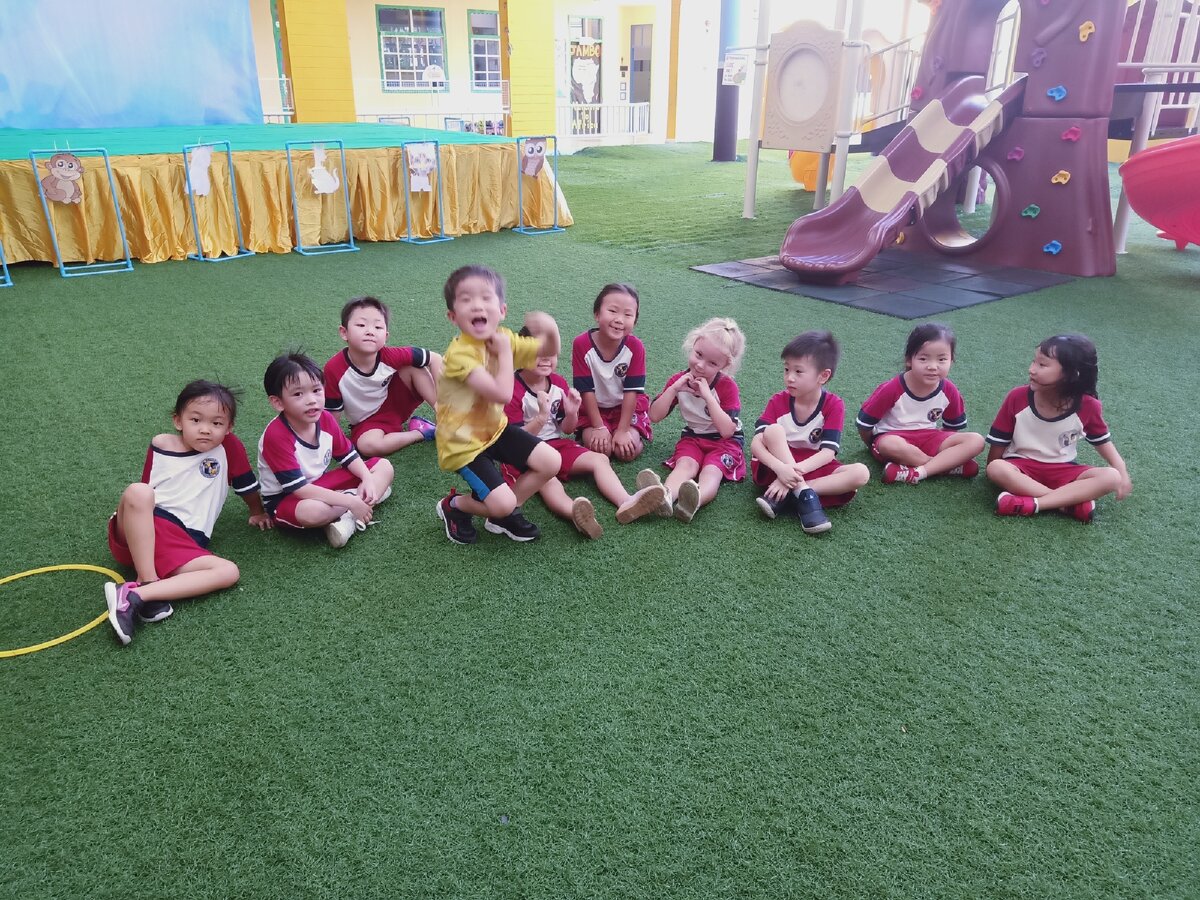 Это наш класс в Таиланде, фото ялтинского выложу потом...Может быть