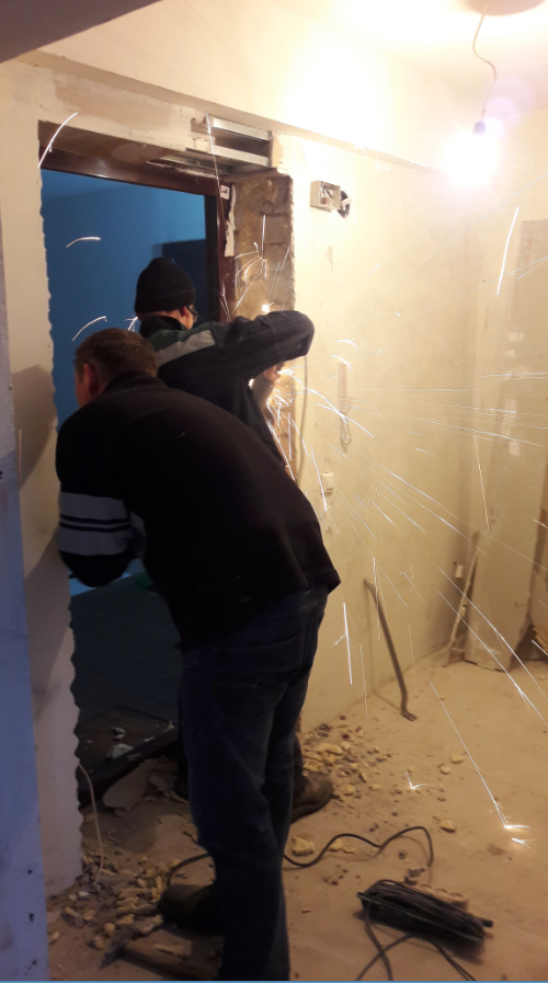 Демонтаж старой двери