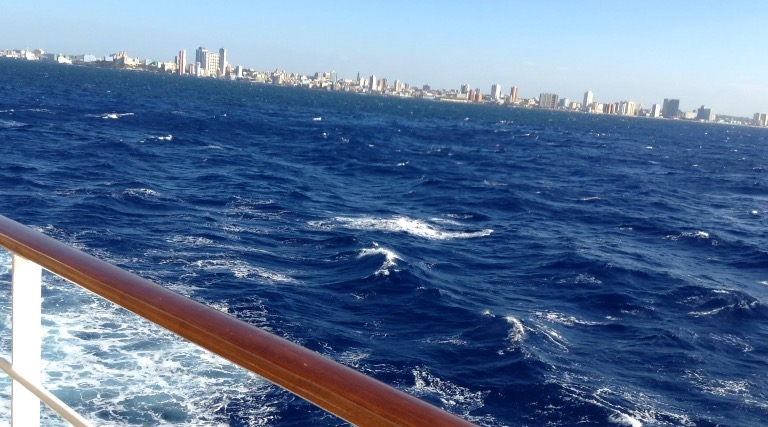 Все дальше и дальше от острова.