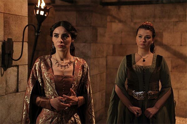 Махидевран Султан и Гульшах-хатун. Кадр из сериала ,, Великолепный век,,