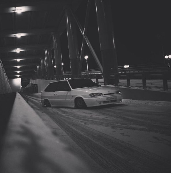 Счастье 
«Счастье можно найти даже в самые темные времена, если не забывать обращаться к свету», — говорил мудрый персонаж известной книги. Но недовольство может настигать нас и в лучшие времена, и в «идеальных» отношениях. И только наше собственное желание может помочь нам быть счастливыми, считает исследователь и автор книг о браке и отношениях Лори Лоу.