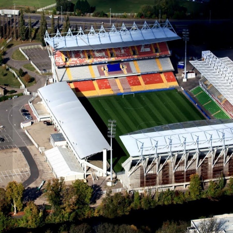 Стадион 5 букв. Стадион боллар-Делелис Ланс. Стадион сен-Симфорьен. Metz футбольный клуб стадион. 5 Стадионов Франции.
