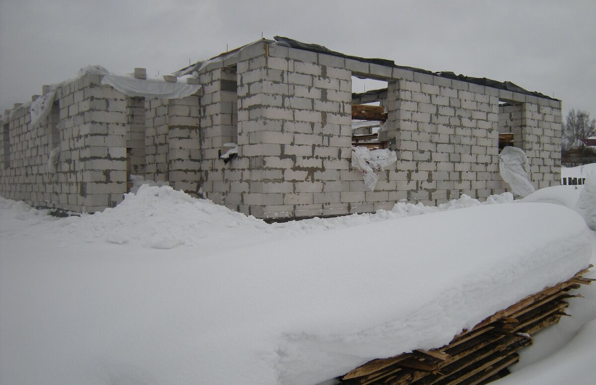 Армопояс залит, готовимся к установке мауэрлата