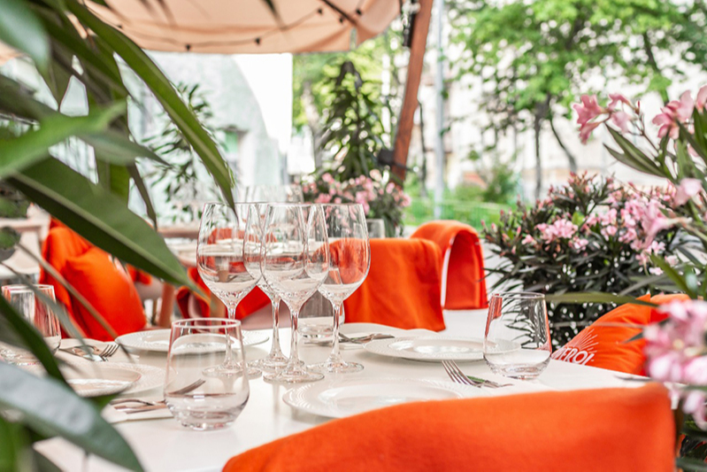 Фото: декор стола  в гастробаре Blush