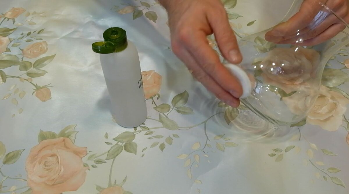Декупаж стеклянной вазы