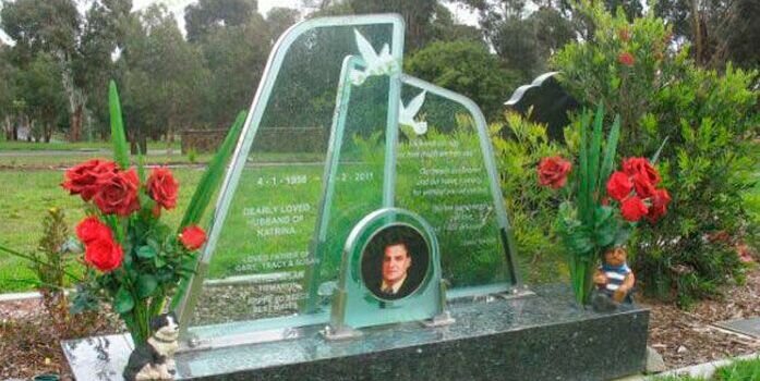 Насколько прочен портрет на стекле, оформляем красиво надгробие ...