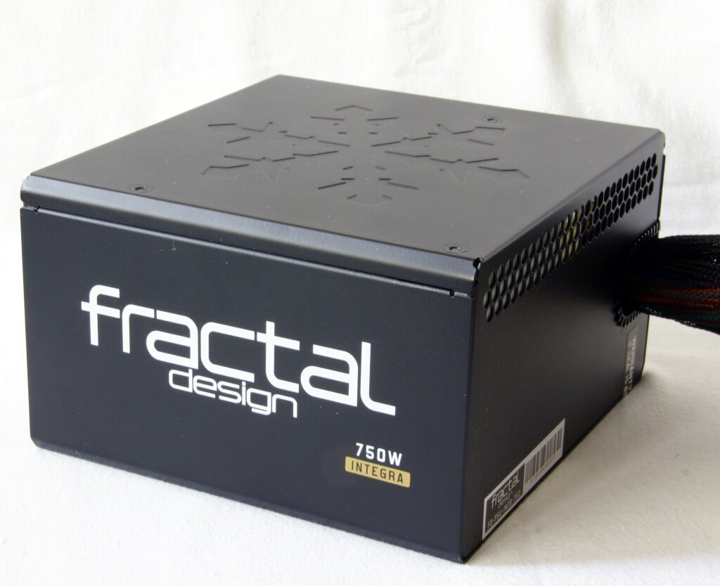 750 w блок. Блок питания Fractal Design Integra r2 750w. Блок питания Fractal Design упаковка. Блок питания Fractal lon Golden 750w. EMTOP 750 W.
