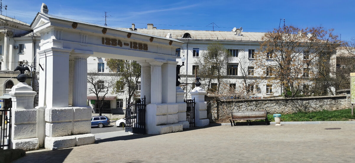 Центральный вход на Малахов курган