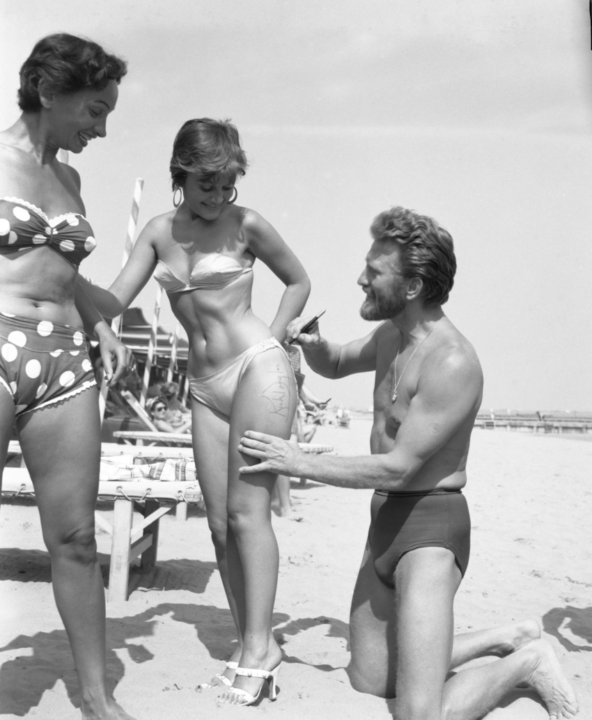 Вот бы очутиться в Италии пятидесятых! Да на одной яхте с молоденькой Софи Лорен... (Дочитайте статью, чтобы увидеть молоденькую Софи на конкурсе "Мисс Италия 1950"!-16