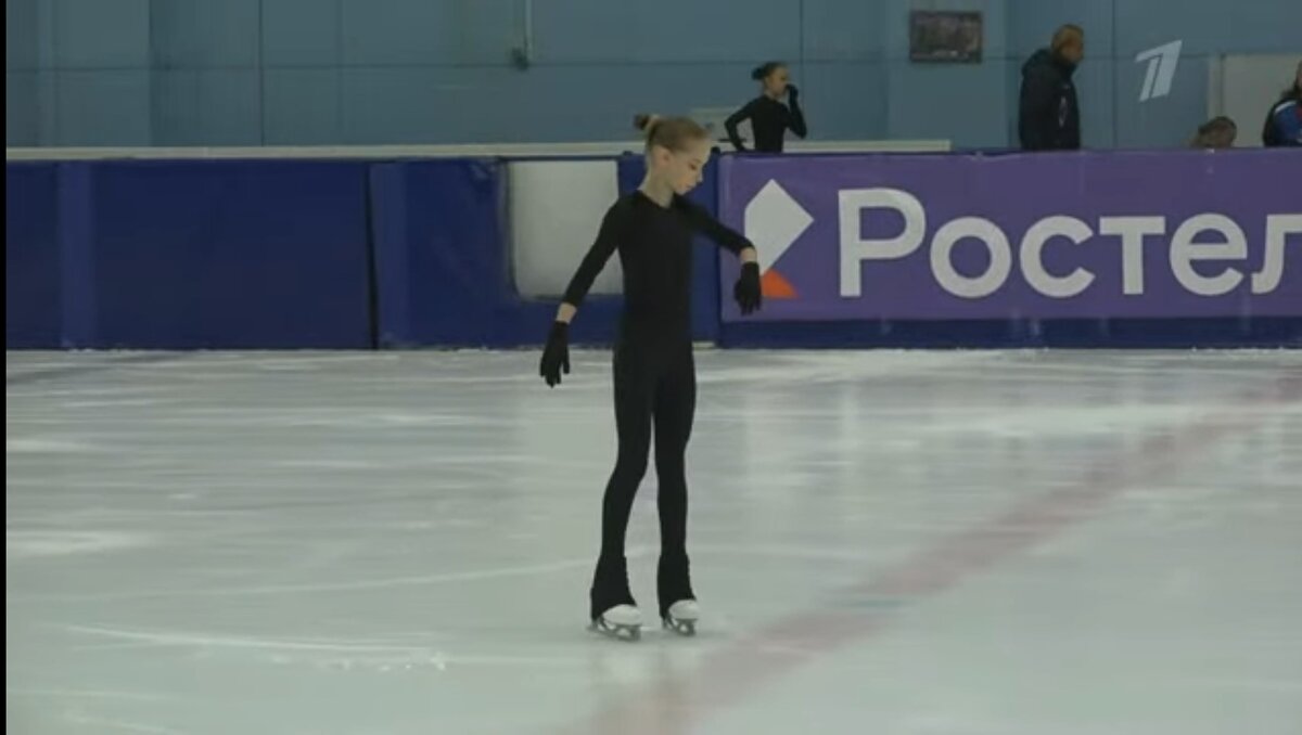 Дарья Садкова. Скриншот трансляции (листайте галерею)