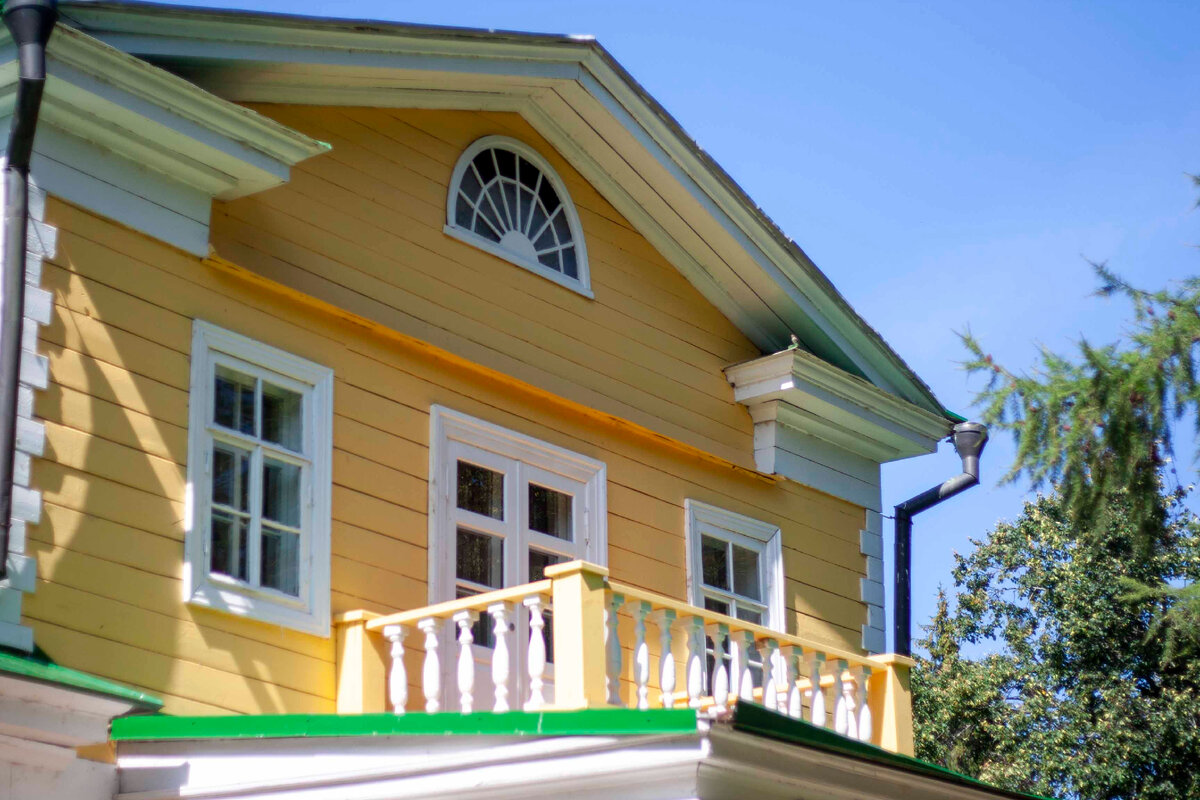 Большое Болдино (одно из старых названий - Еболдино, простите, но из песни слов не выбросишь) было пожаловано одному из предков поэта ещё Иваном Грозным