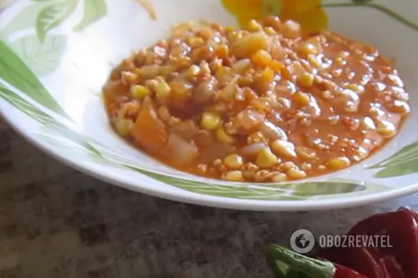 Мексиканский суп в тарелке