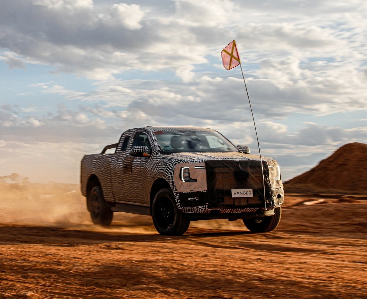 Новый Ford Ranger: это - единственное ОФИЦИАЛЬНОЕ фото, но паппарацци наснимали новинку и с других ракурсов. Мы их видели, но не имеем права публиковать. Впрочем, есть еще и ролик в конце статьи!