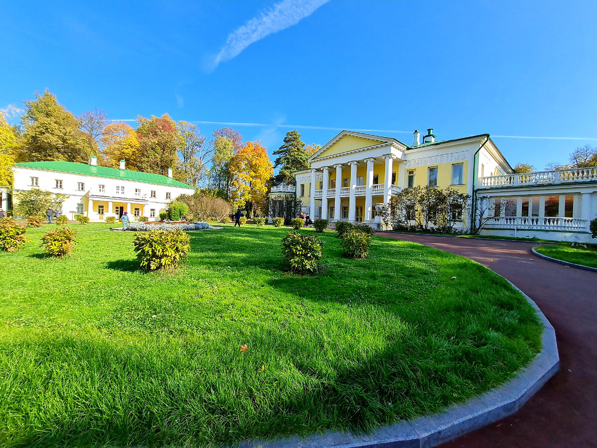 Большой дом усадьбы Горки Ленинские 