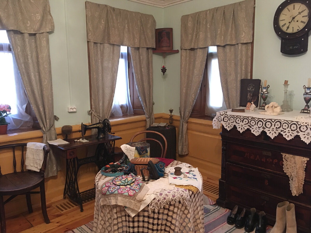 Комната в купеческом доме Сапожникова в Гороховце