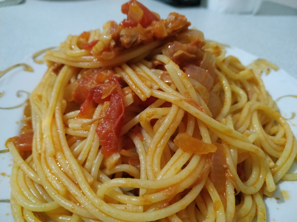Спагетти с тунцом