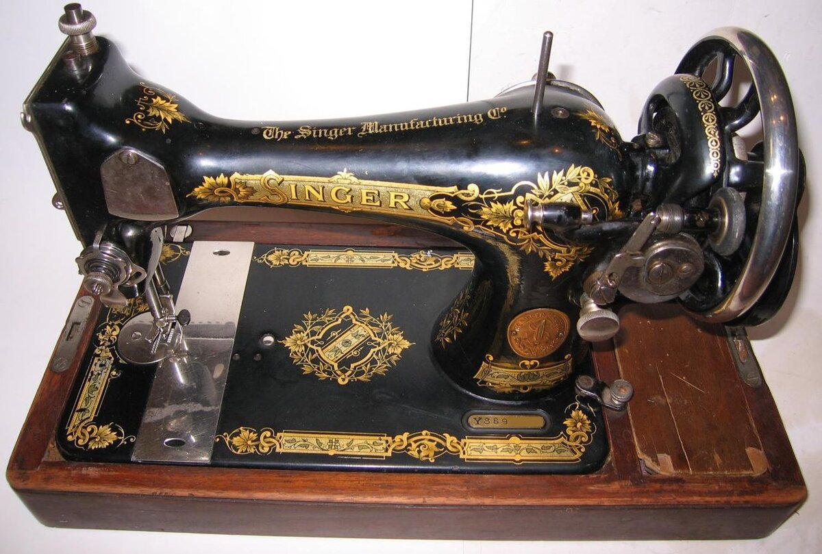 Швейная машинка с ручным приводом. Швейная машинка (Zinger super 2001). Зингер швейная машинка 1902н. Швейная машинка Зингер 1865. Швейная машинка 298 Сингер.