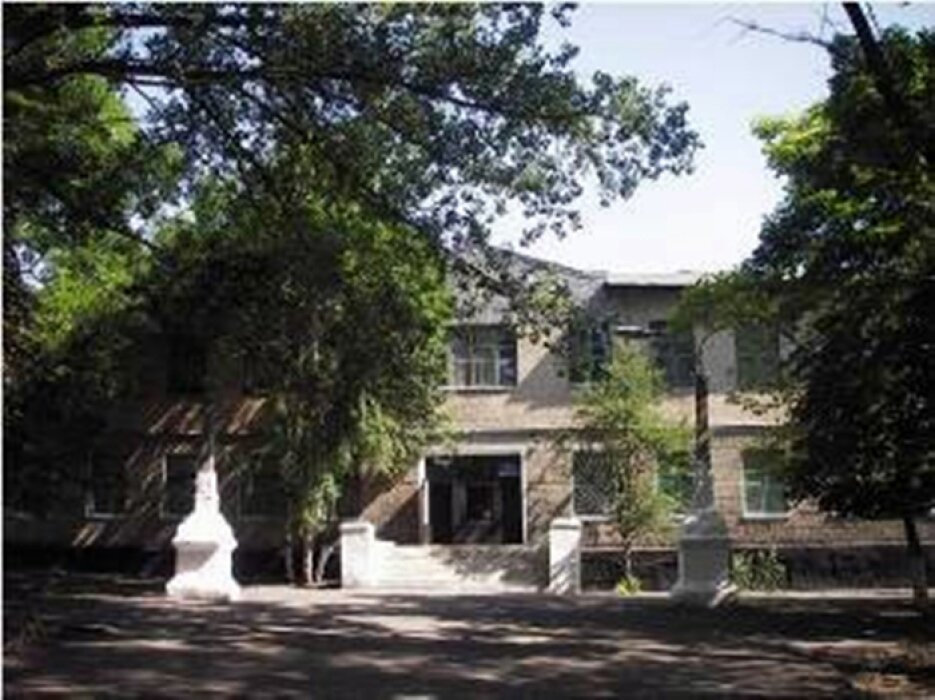    Прежде здесь было здание школы N15 постройки 60-х годов прошлого века.