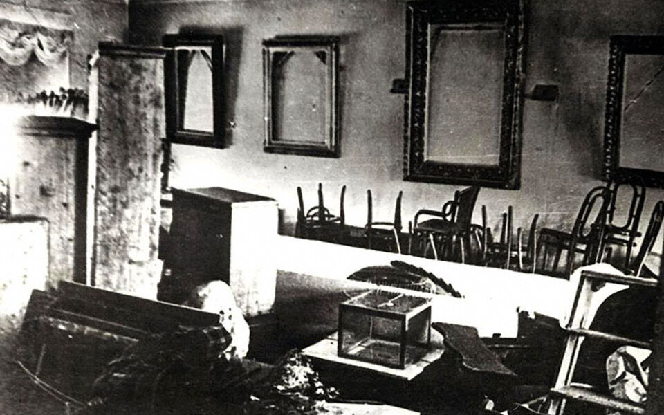 "Ясная Поляна", превращенная в казарму