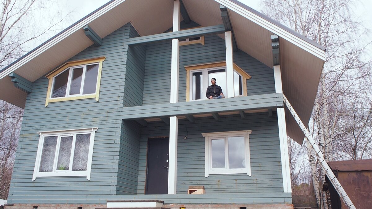 Ограждение балкона – разные варианты материалов и конструкций