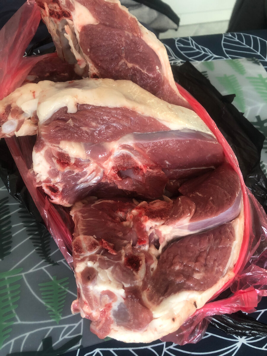 На рынке мне сразу порубили мясо.