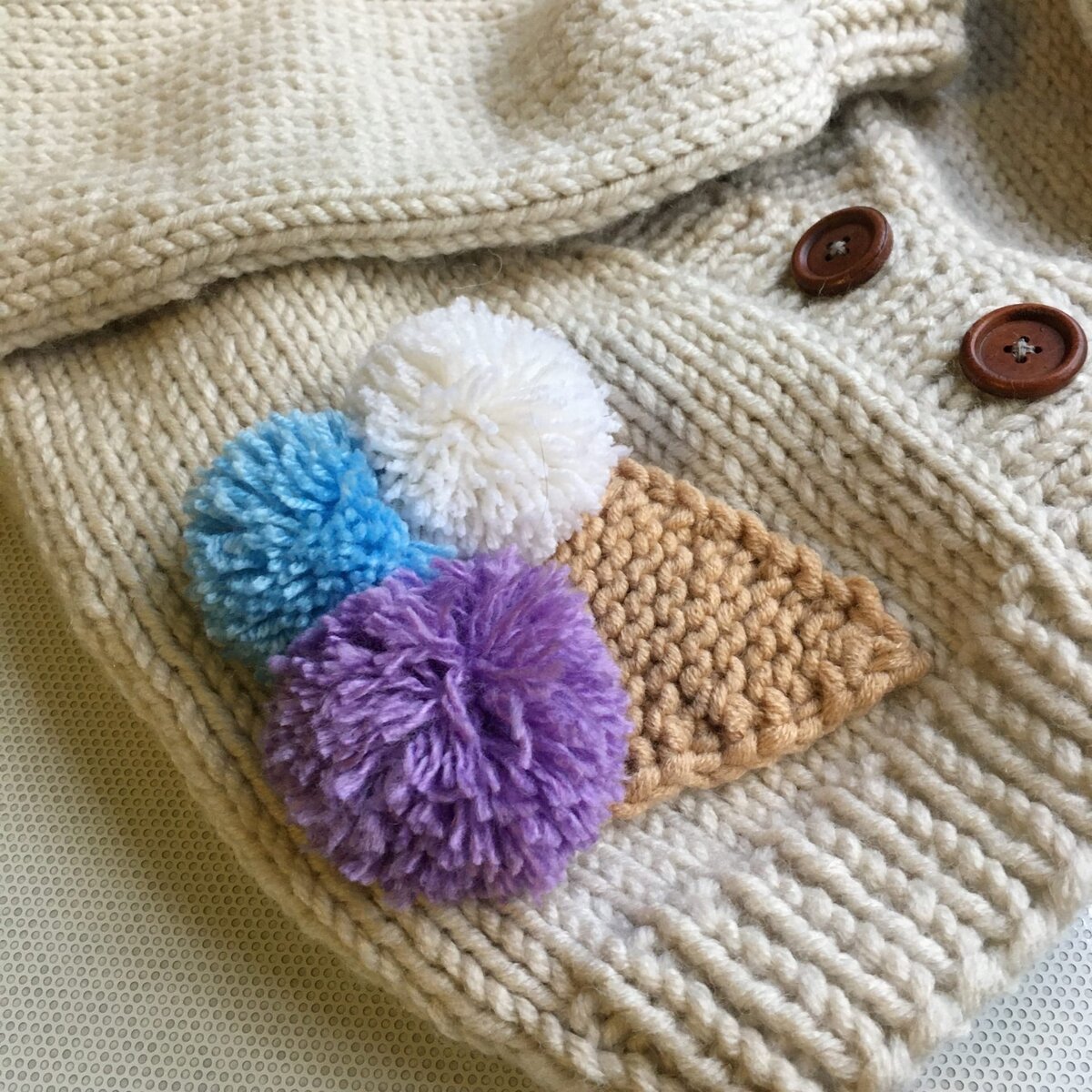 Эту милоту сделала на детской кофте на заказ